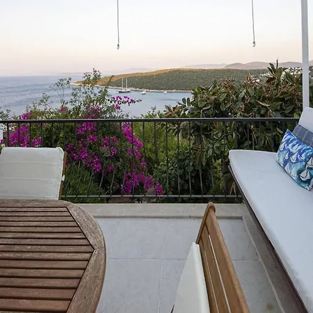 Holiday home Amazing Triplex Fantastic Sea View In Turkbuku *
